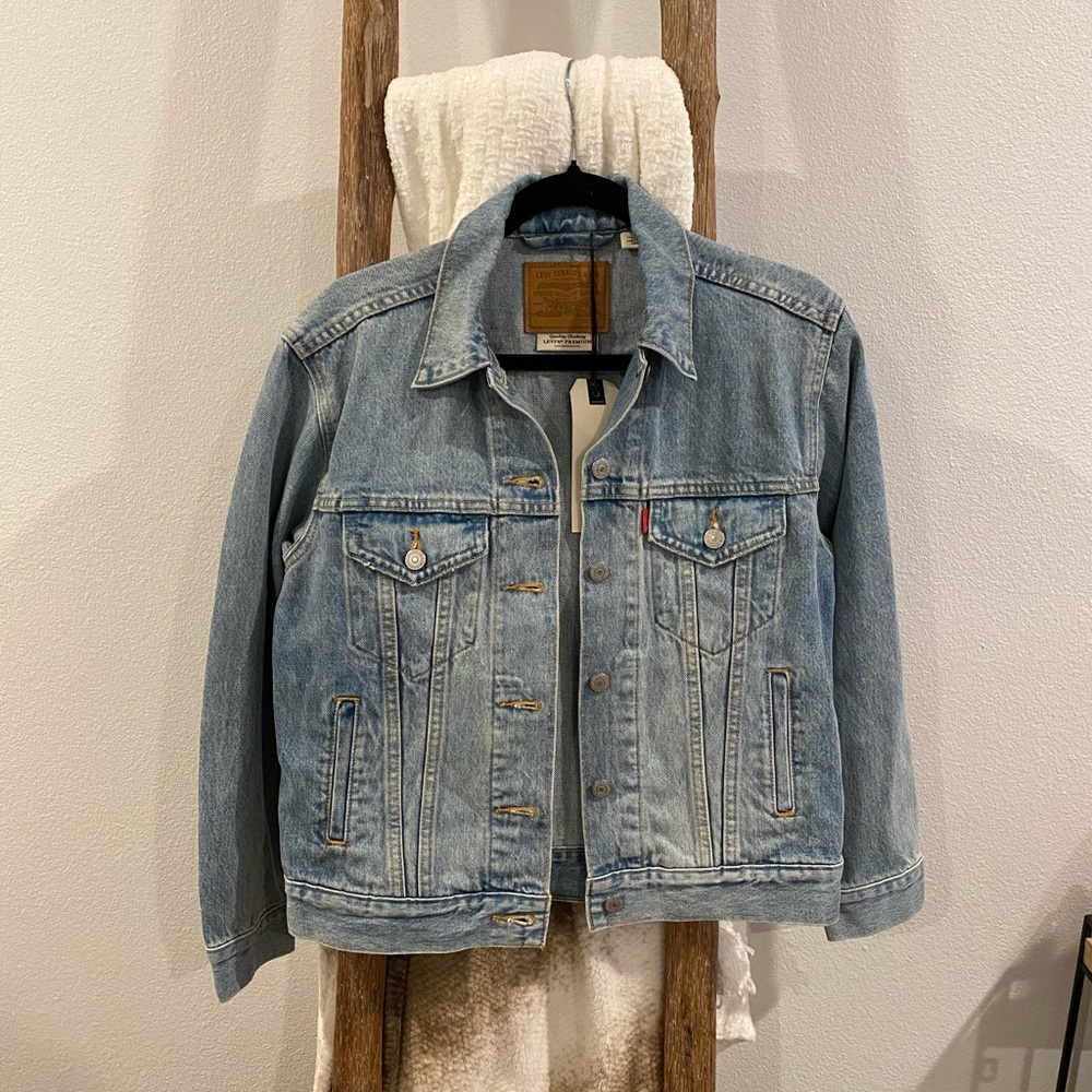 Women’s Levi Jean jacket
